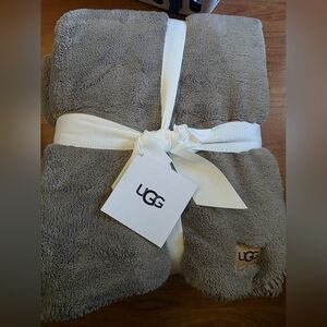 UGG Light Grey Seal Throw Blanket